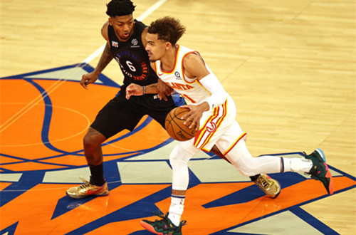  特雷杨35+15老鹰双加时险胜步行者保住附加赛席位  