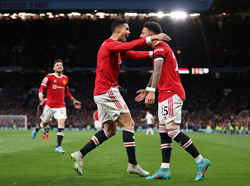  热刺凯恩帽子戏法引领球队完胜布莱顿