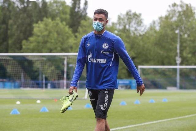 多特蒙德中场核心伤退,德甲争冠格局因罗伊斯缺阵生变