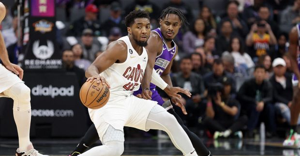 米切尔首节二十一分引爆全场骑士大胜魔术